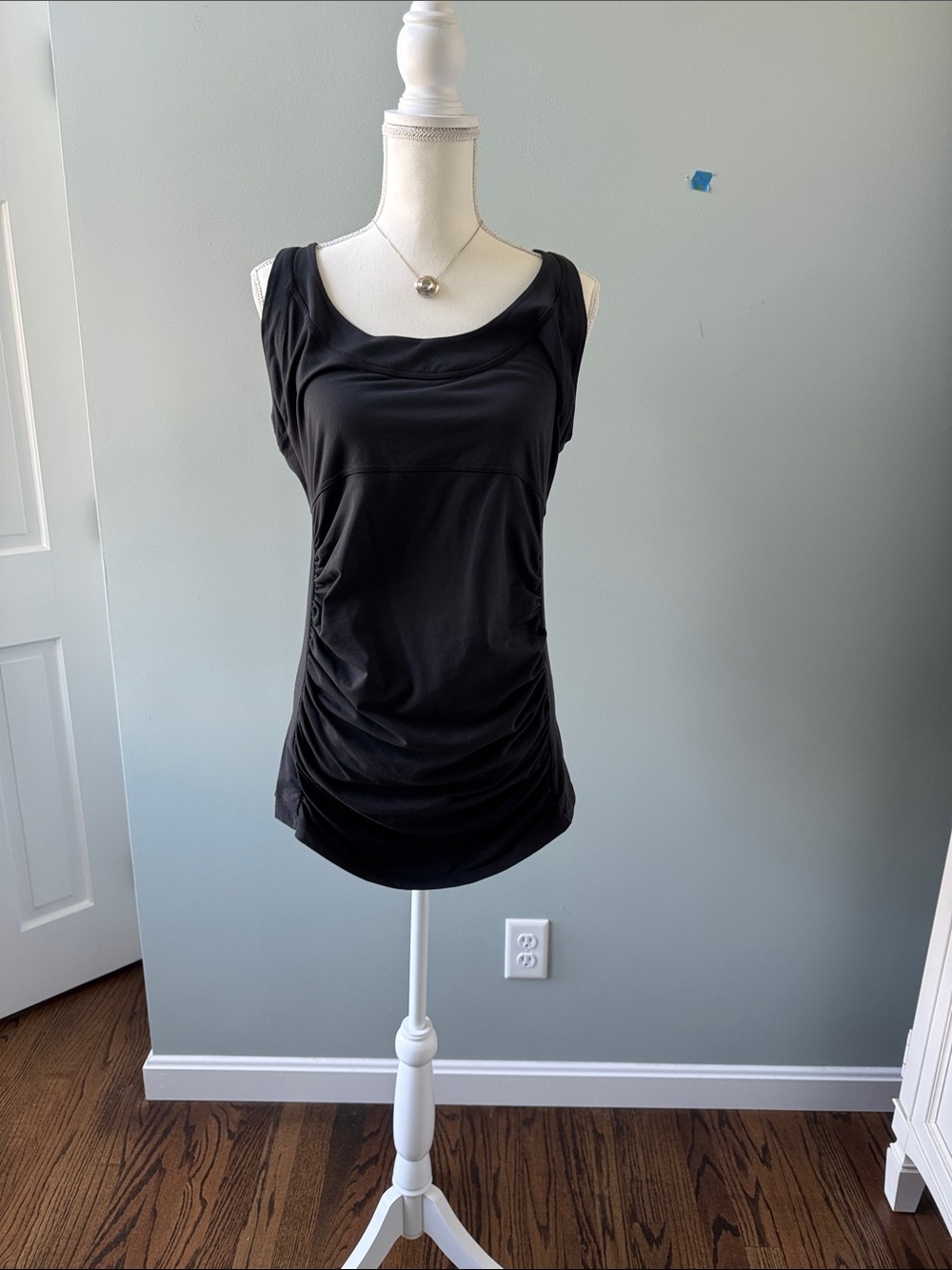 Black Lucy sleeveless top size XL